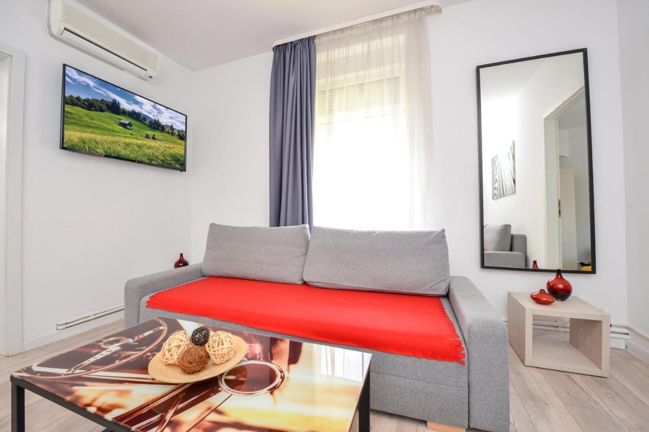Unirii Square Old Town Apartments Bukares Bagian luar foto