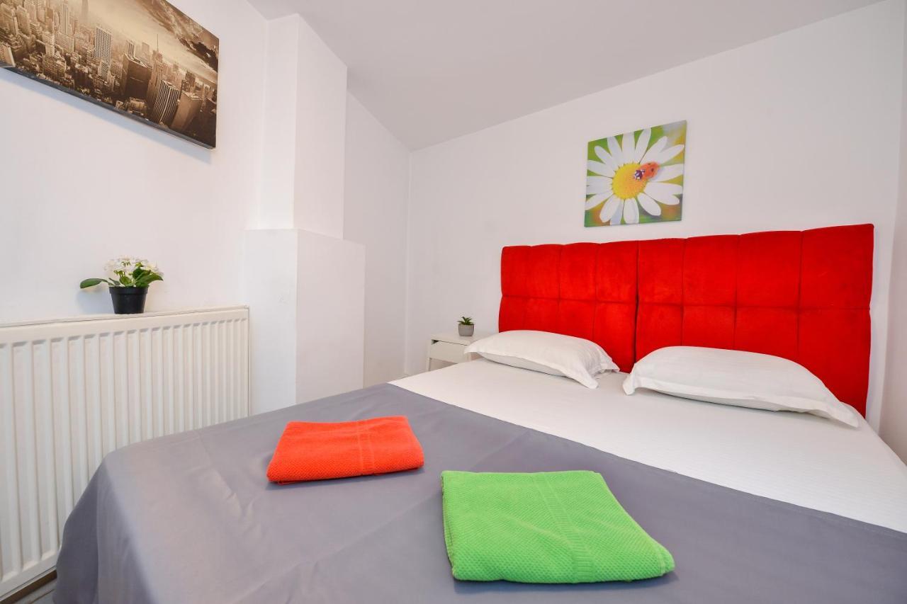 Unirii Square Old Town Apartments Bukares Bagian luar foto