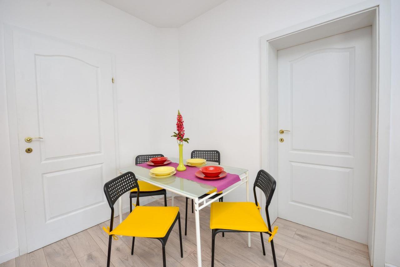 Unirii Square Old Town Apartments Bukares Bagian luar foto