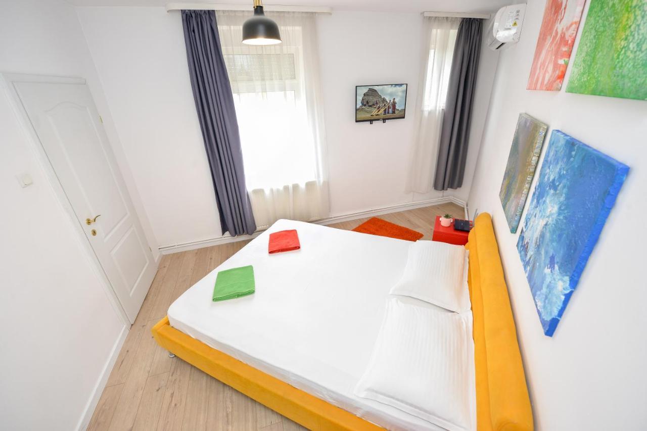 Unirii Square Old Town Apartments Bukares Bagian luar foto