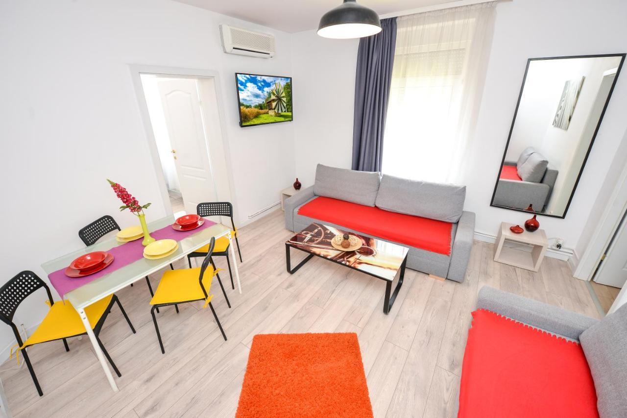 Unirii Square Old Town Apartments Bukares Bagian luar foto