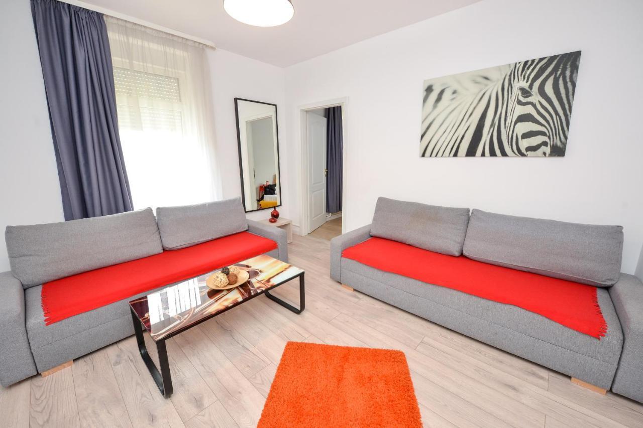 Unirii Square Old Town Apartments Bukares Bagian luar foto